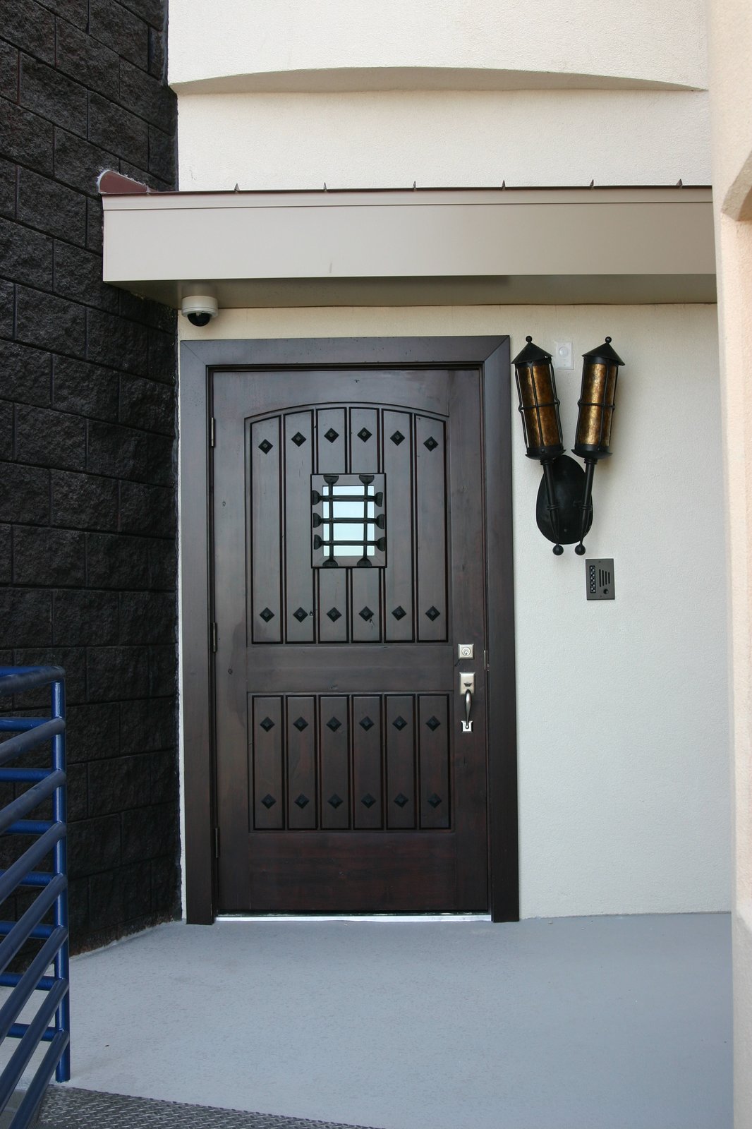 The front door, which visitors arrive at by walking around the stairs on the ext