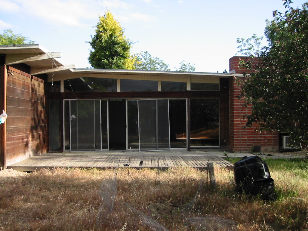The exterior of the existing house, facing the street.